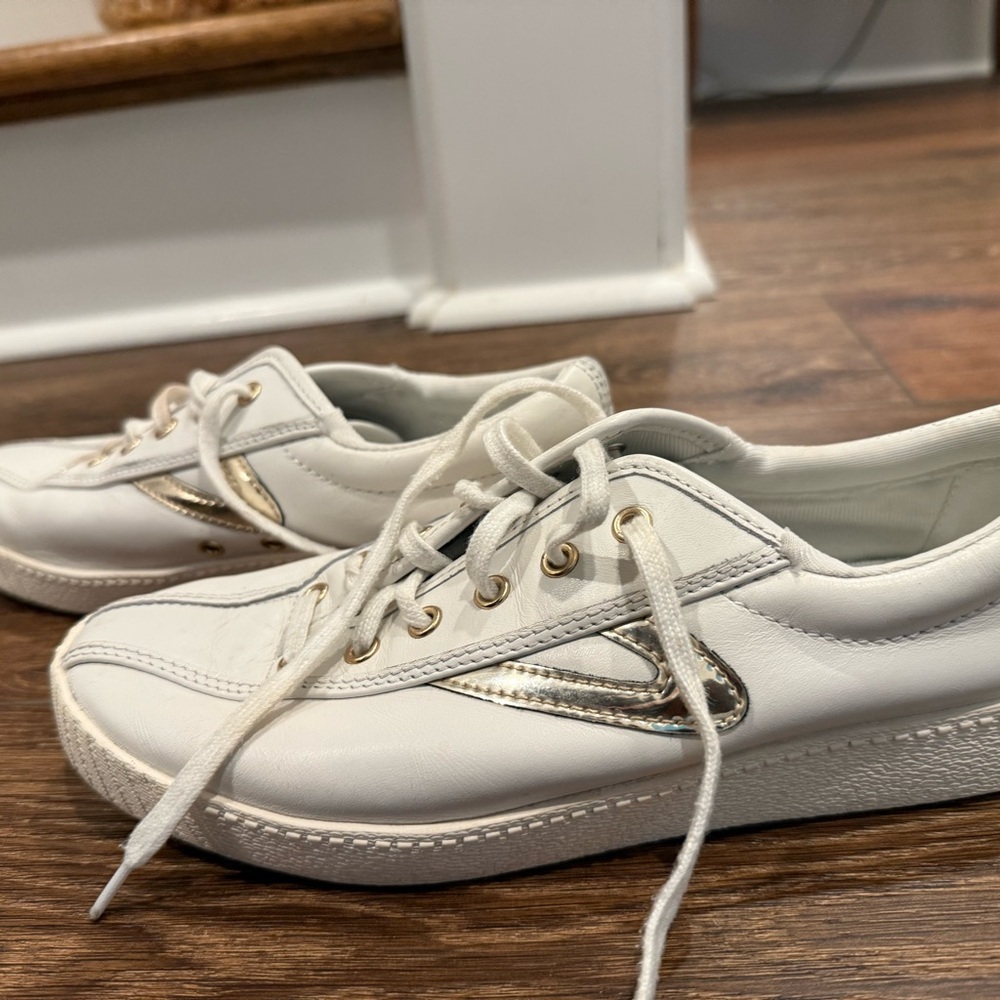 Tretorn Leather Nylite Plus White Sneakers with Gold metallic stripe size 7